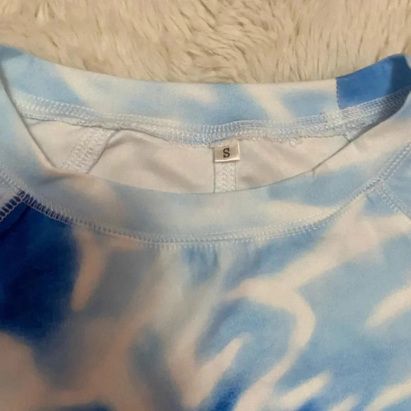 Amazon women’s blue and white tie dye sweatshirt size small - Picture 2 of 5